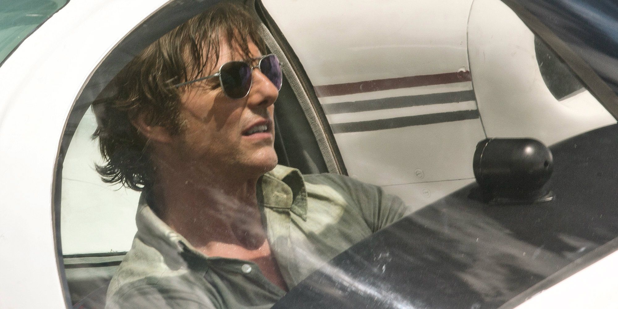 Barry (Tom Cruise) in a plane in American Made