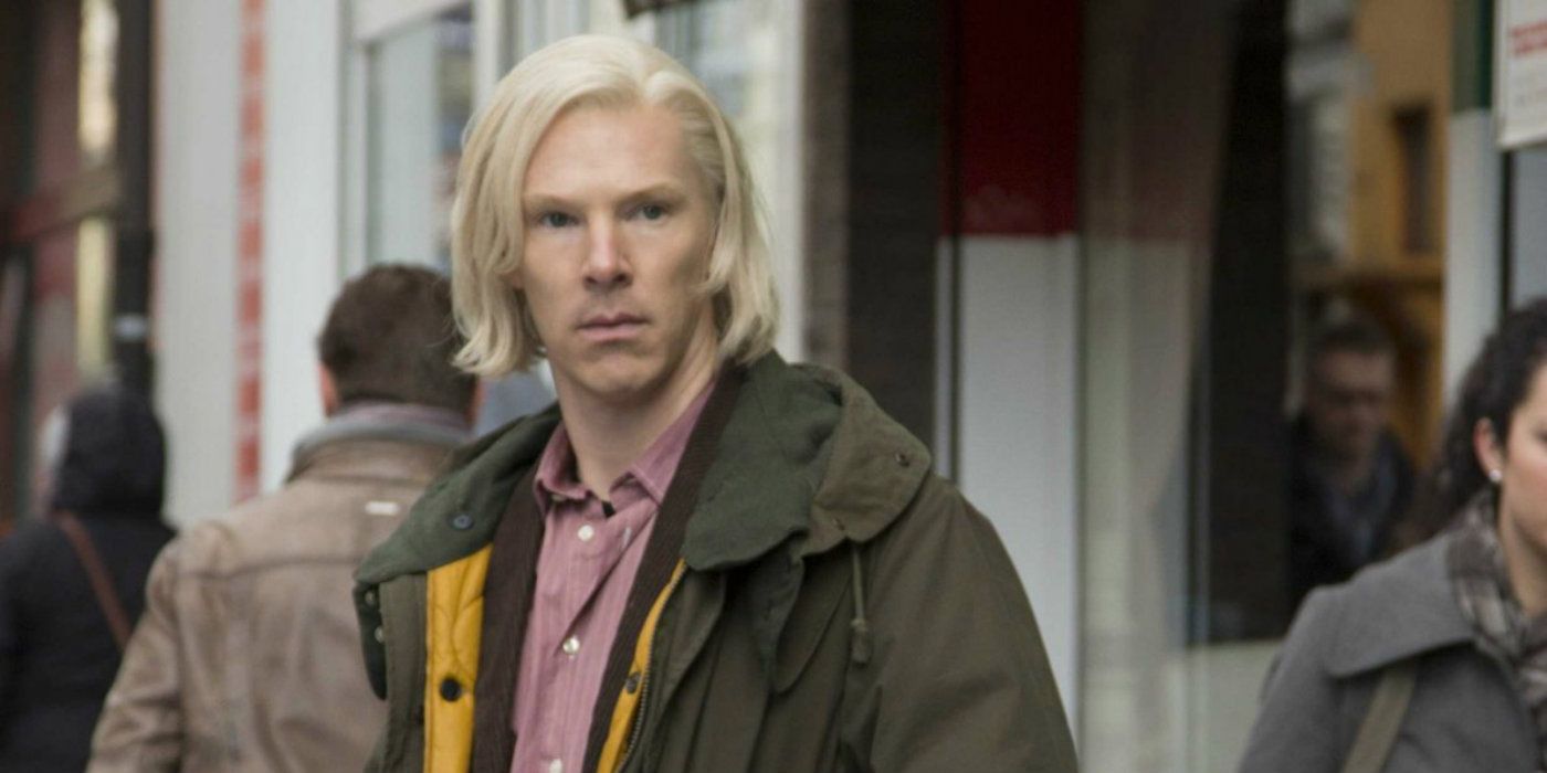Benedict Cumberbatch as Julian Assange standing on the street in The Fifth Estate movie