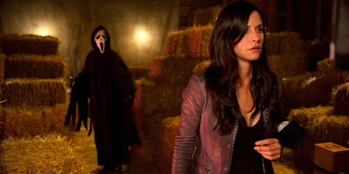 Courteney Cox as Gale Weathers in front of hay stacks in Scream 4