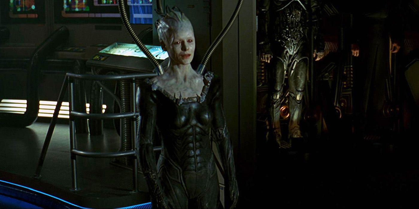 Alice Krige como a Rainha Borg em Star Trek: First Contact
