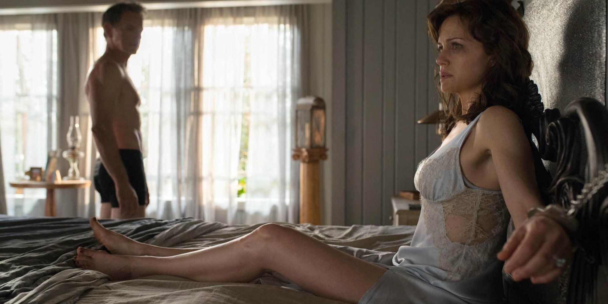 Jessie tied to the bed in Gerald's Game.