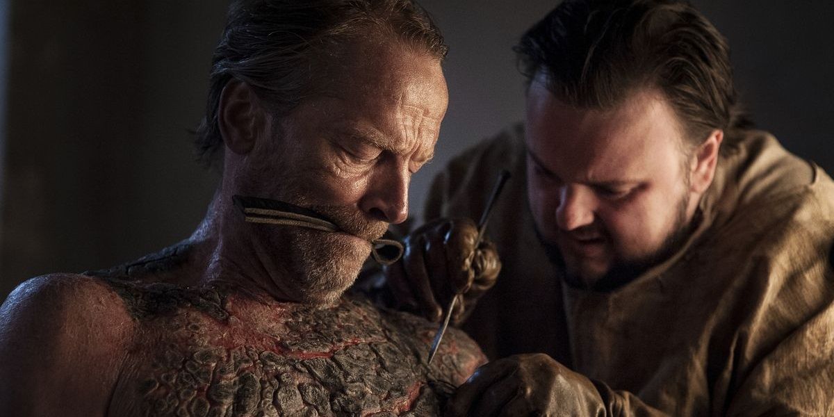 Sam performing surgery on Jorah