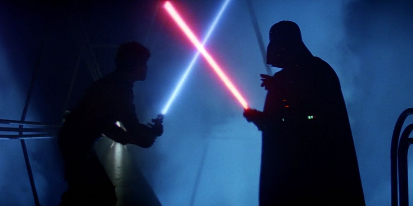 Luke Skywalker e Darth Vader duelam com sabres de luz em Star Wars Empire Strikes Back