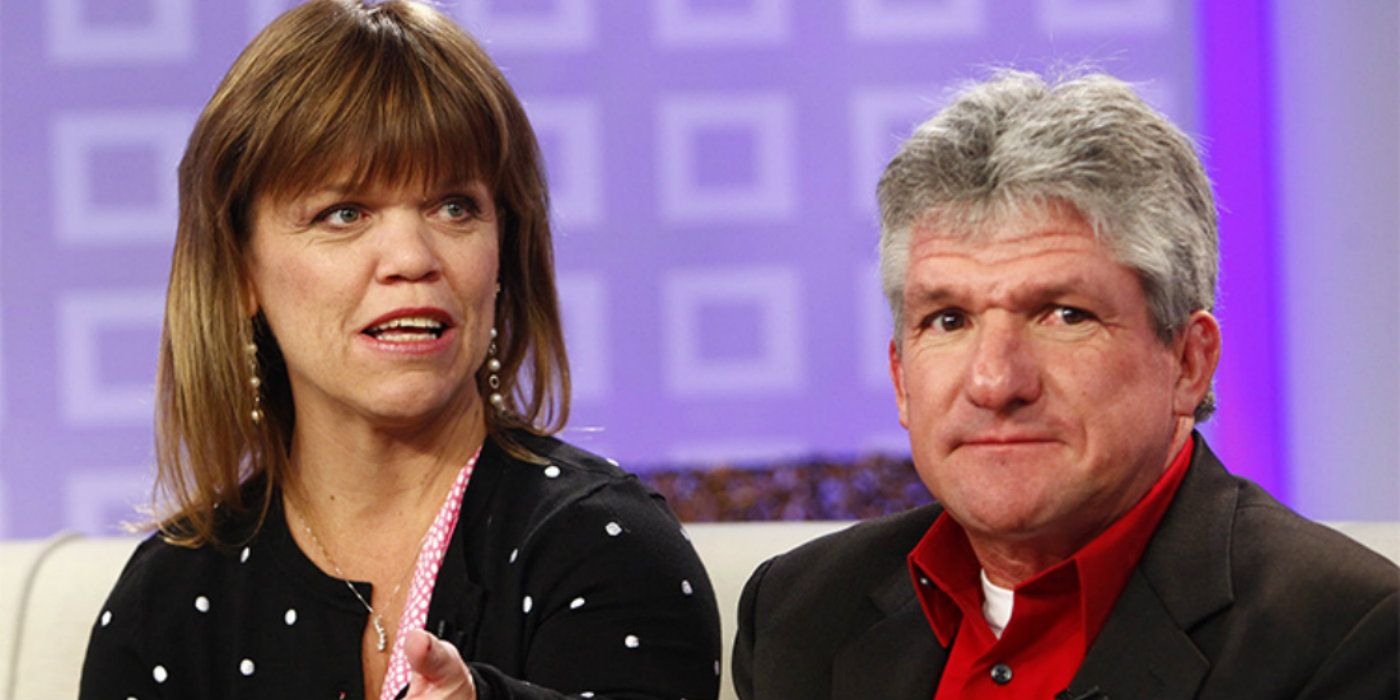 Amy and Matt Roloff from Little People, Big World sitting on couch together
