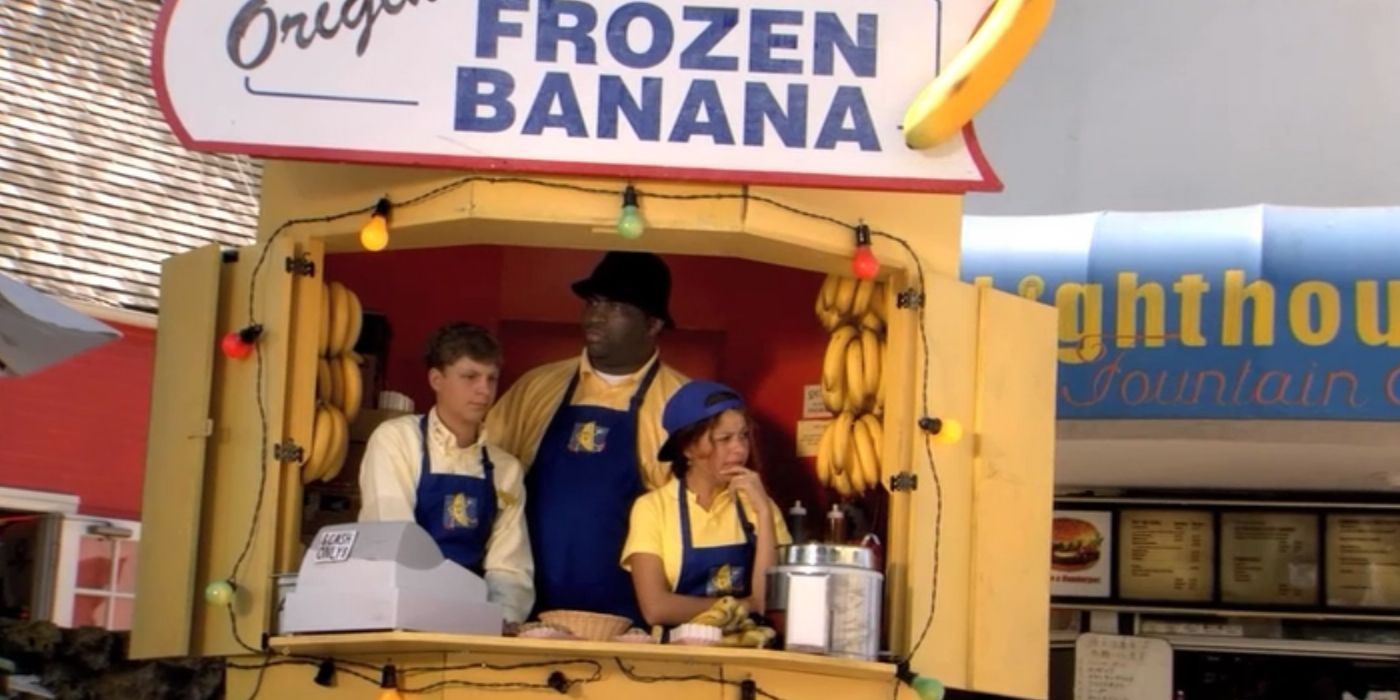 The banana stand in Arrested Development with George Michael, Maeby and third staff member.