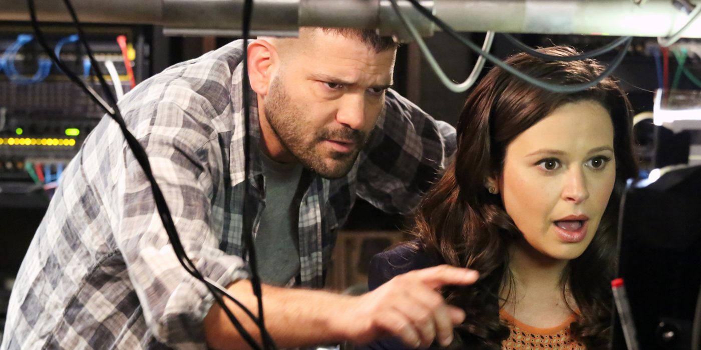 Guillermo Diaz and Katie Lowes as Huck and Quinn Perkins in Scandal