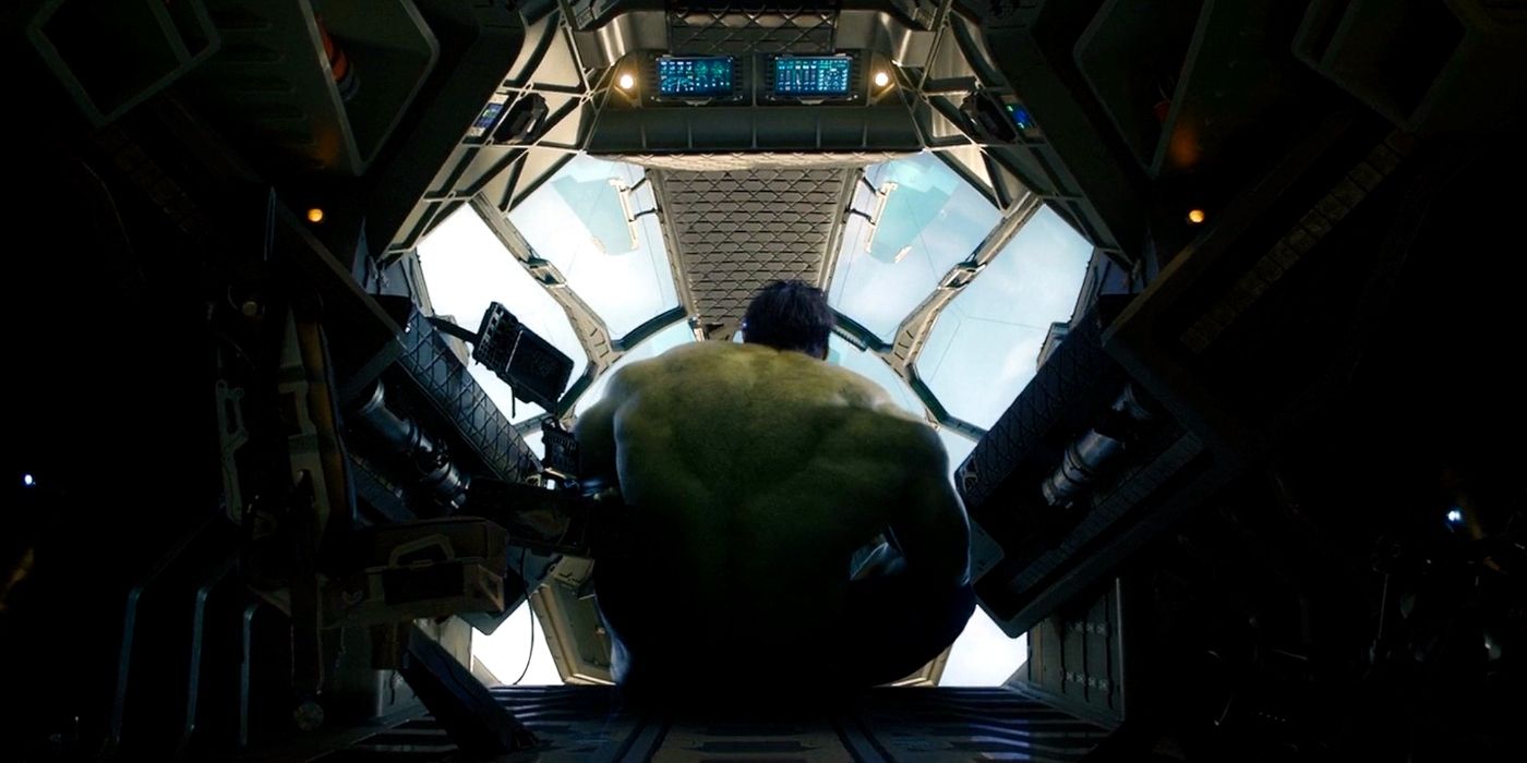 Hulk leaves in a quinjet