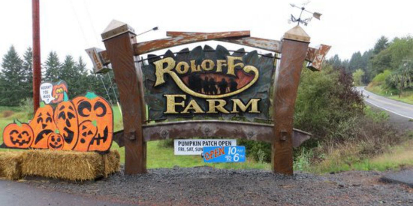 Roloff Farms sign from Little People, Big World by side of road