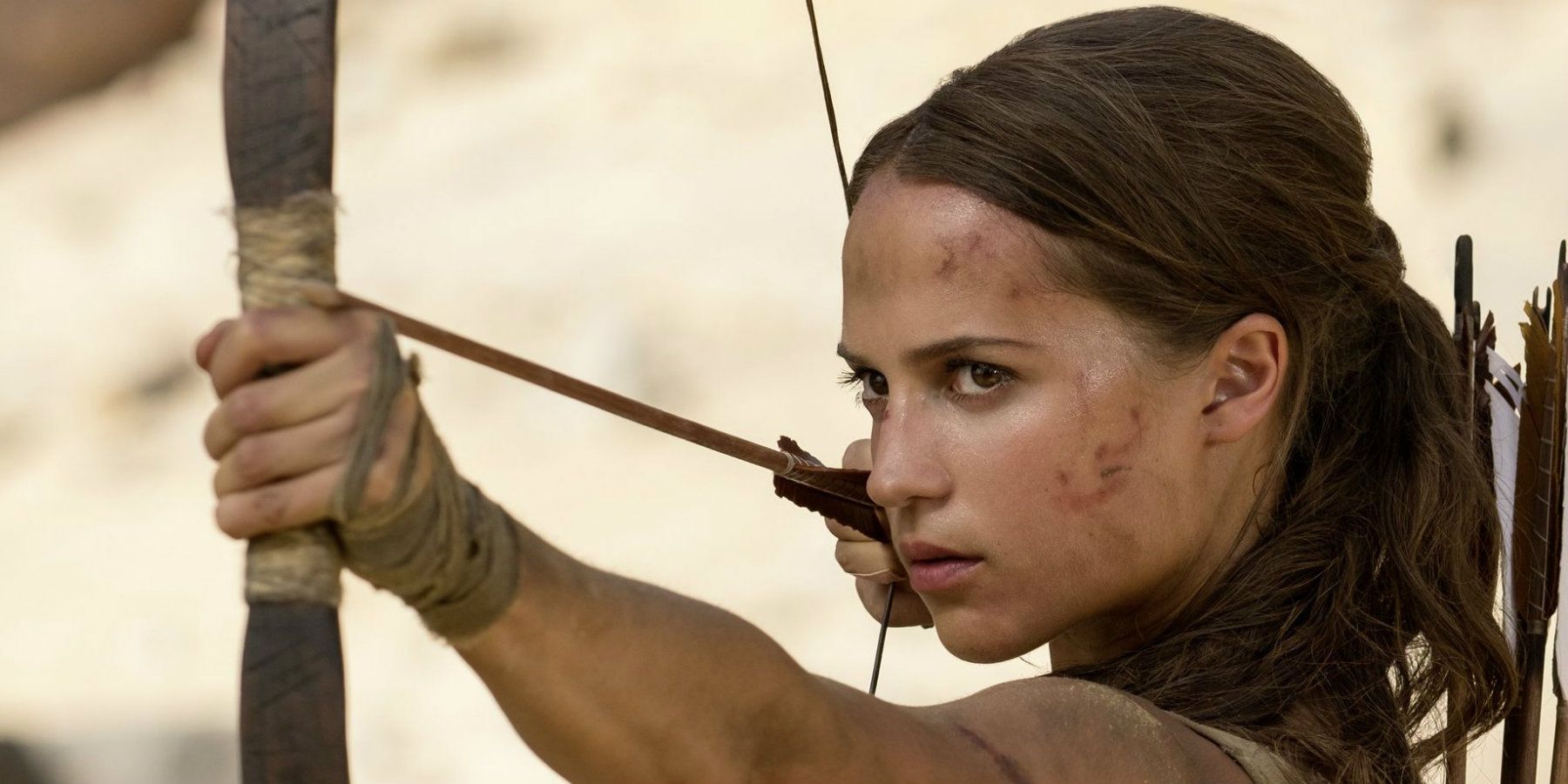 Tomb Raider Alicia Vikander Bow Arrow