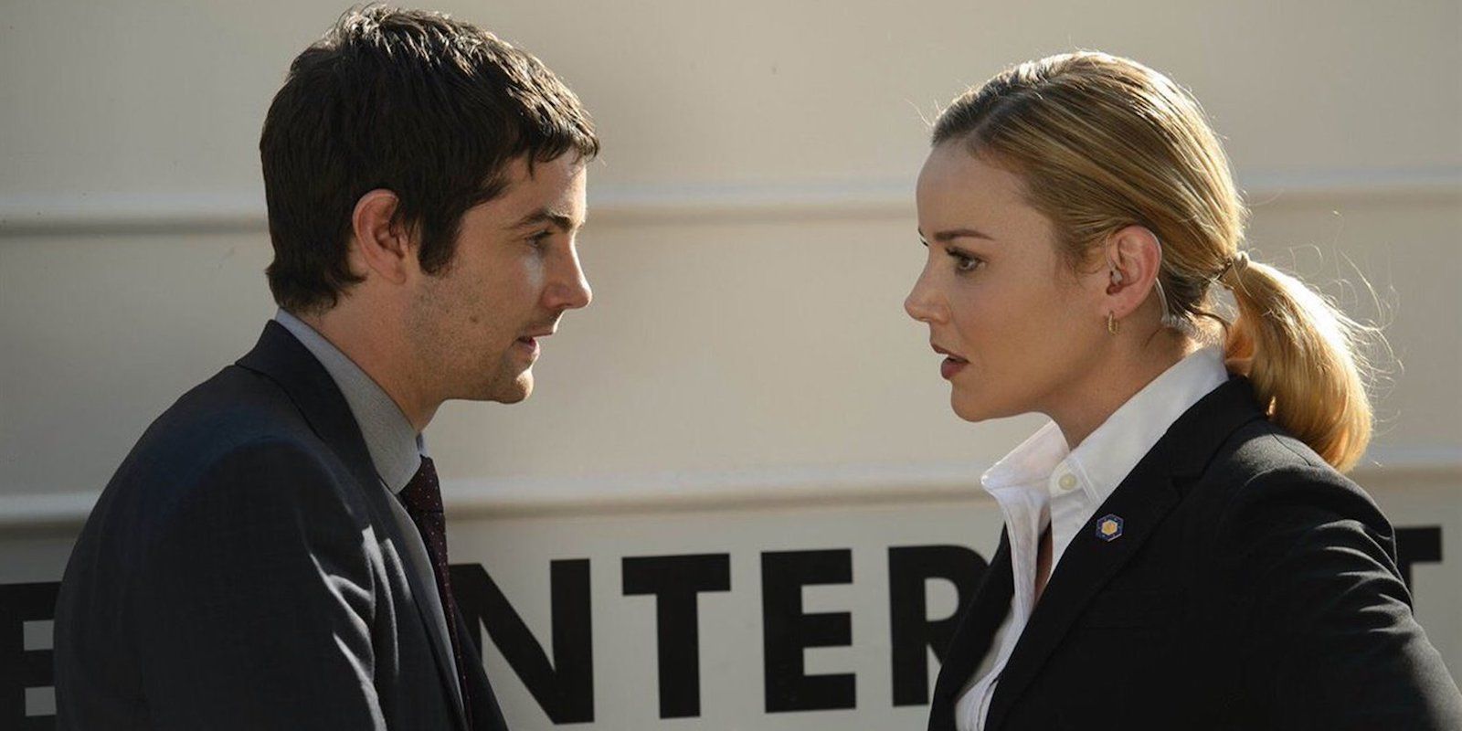 Abbie Cornish and Jim Sturgess in Geostorm movie 2017