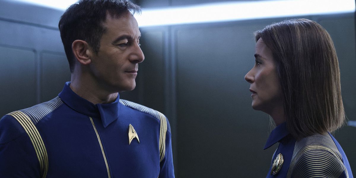 Jason Isaacs and Jane Brooks in Star Trek Discovery