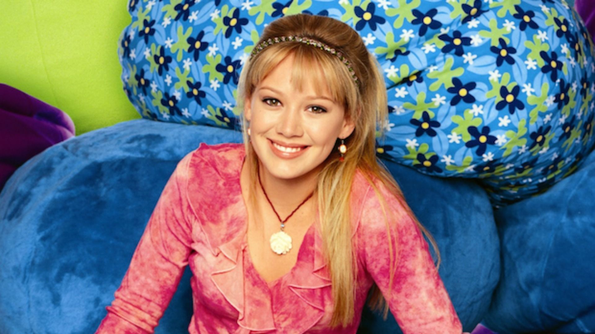  Hilary Duff smiling as Lizzie McGuire