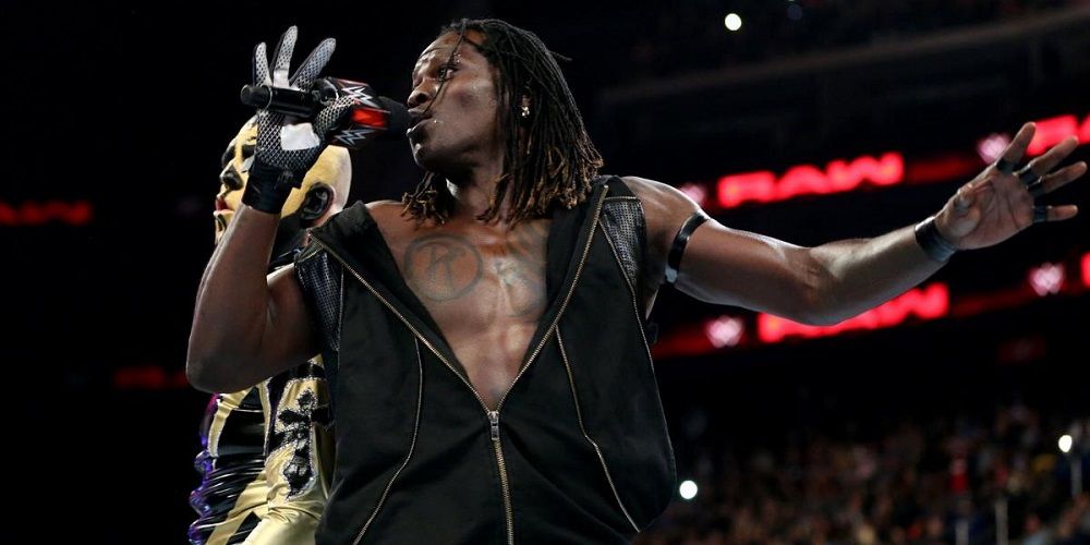 10 WWE Stars Who Aren’t Paid Fairly (And 10 Who Make A Little Too Much)