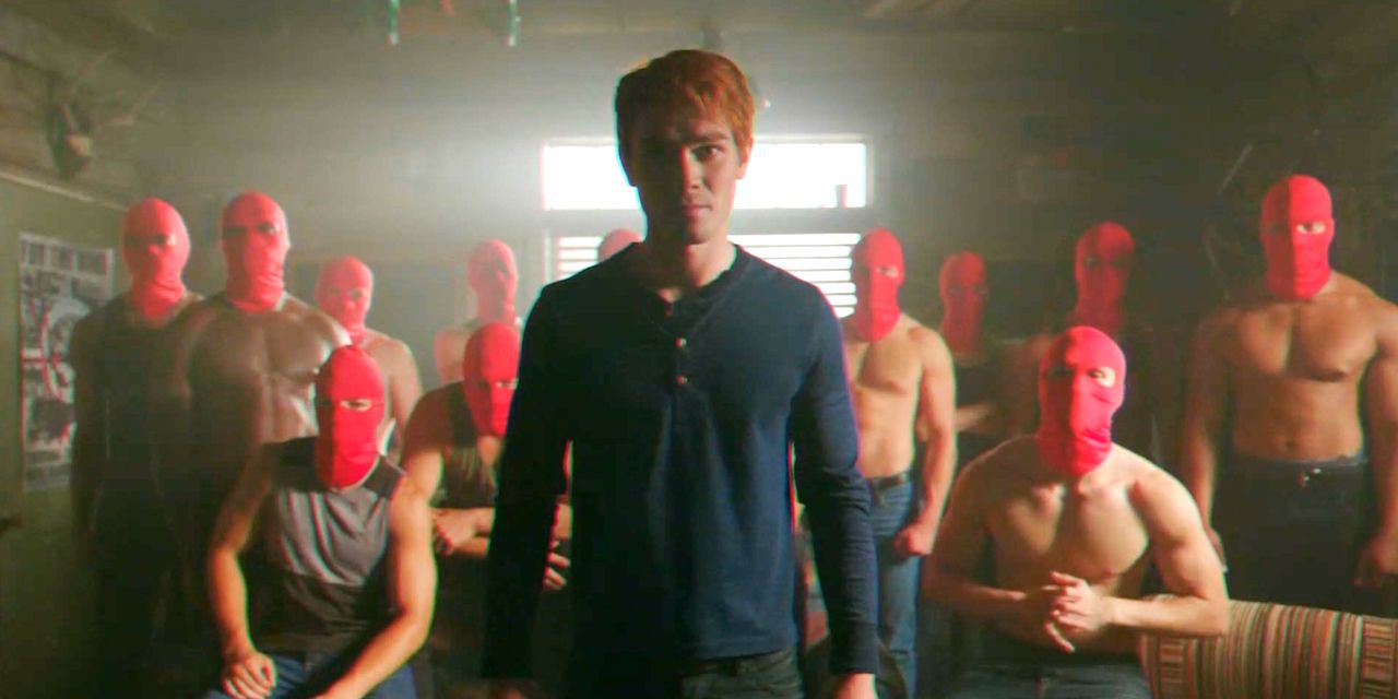 Archie makes a video of the Red Circle on Riverdale.