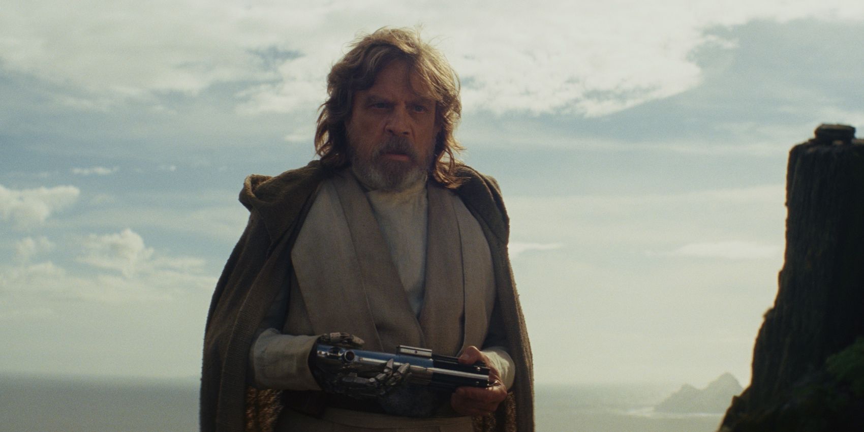 Star Wars 8: Why Luke Still Has His Green Lightsaber