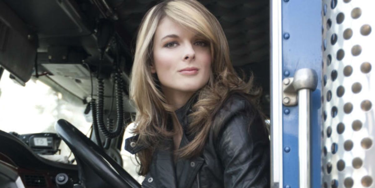 Ice Road Truckers - Lisa Kelly in cab