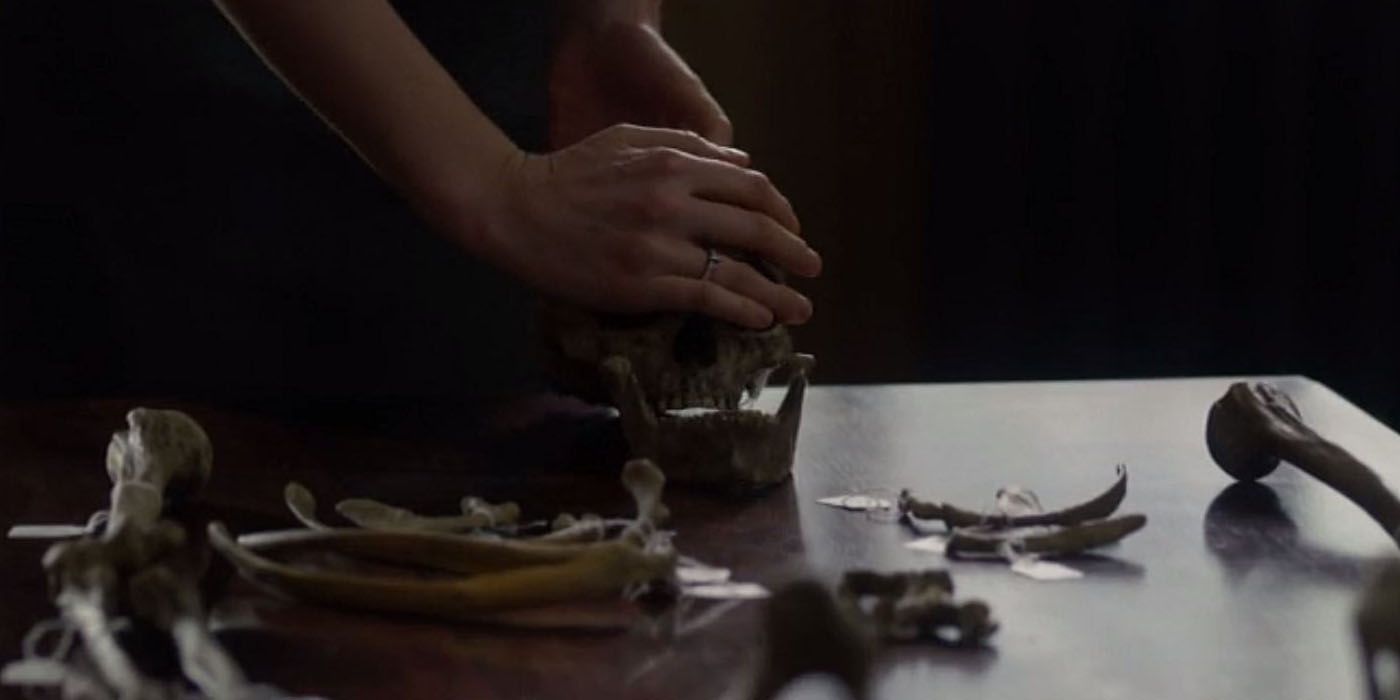 Claire holding skull Outlander