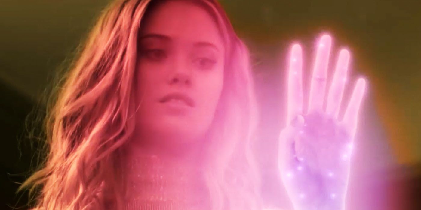 Karolina Dean com uma mão brilhante em Fugitivos da Marvel
