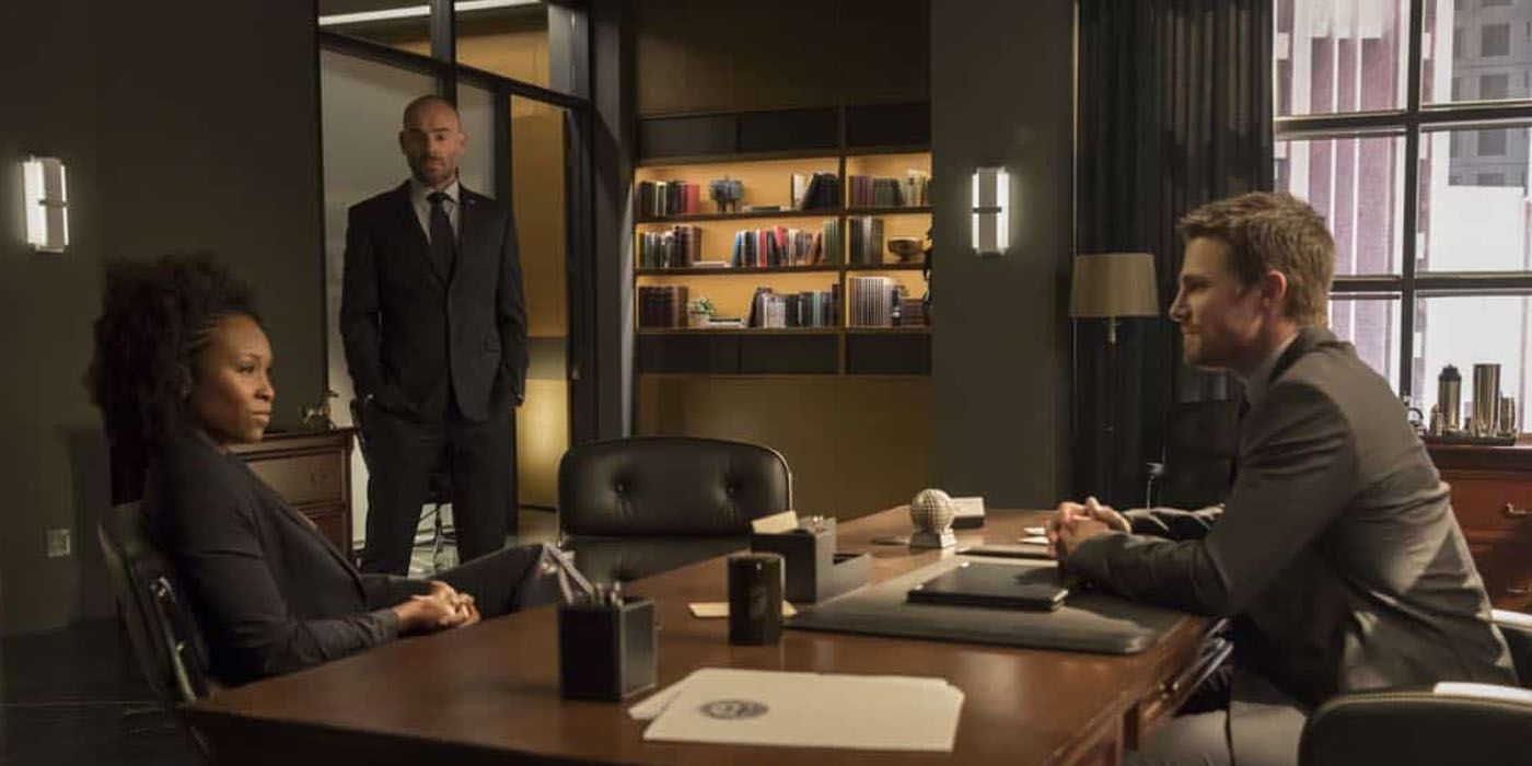 Agent Watson interviews Oliver in Arrow