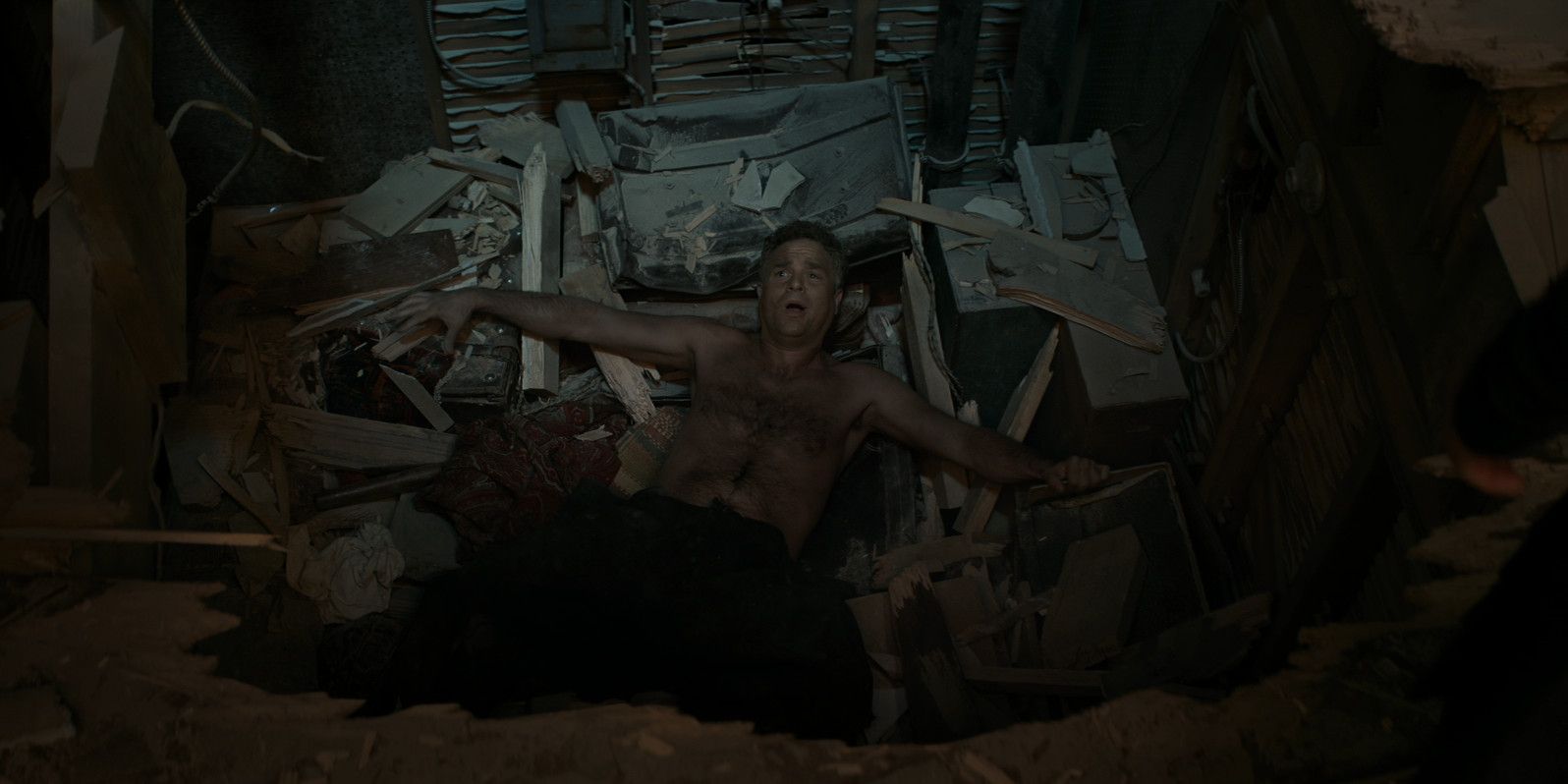 Avengers Infinity War Bruce Banner Recovers From Hulk Transformation