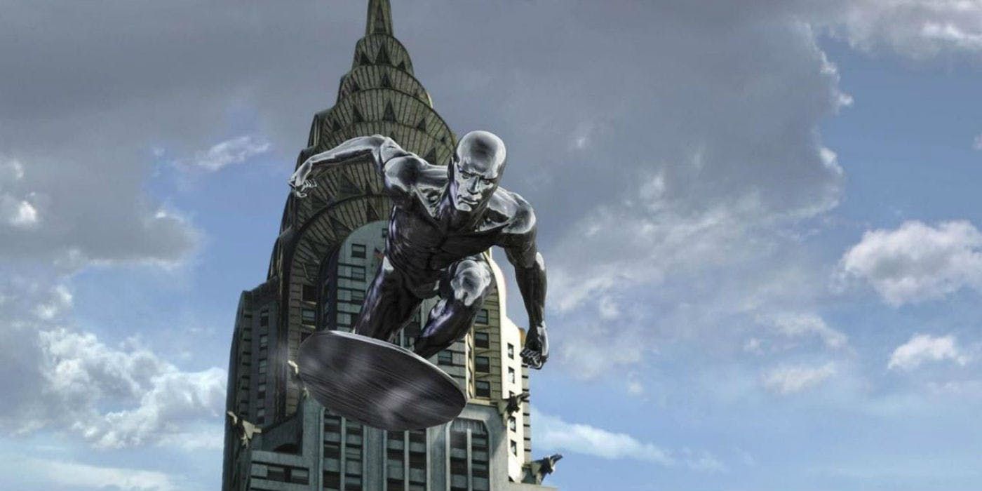 Silver Surfer flies through New York City in Fantastic Four 2.