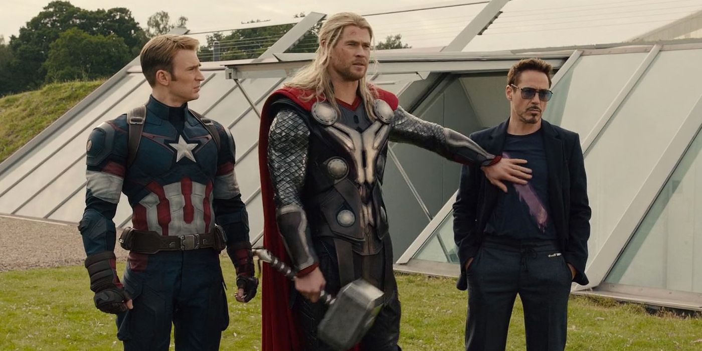 Steve Rogers, Thor e Tony Stark andando em Avengers Age of Ultron