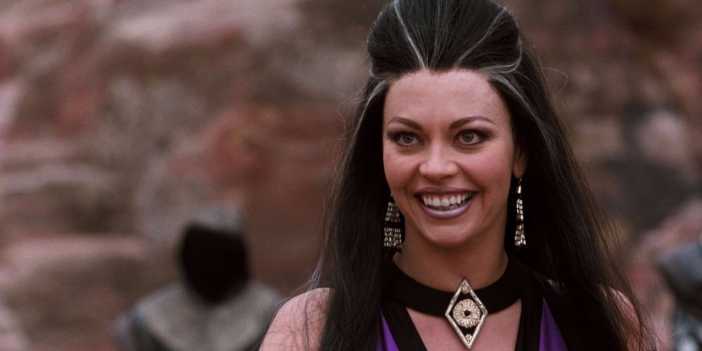 La regina Sindel sorride in Mortal Kombat: Annihilation.