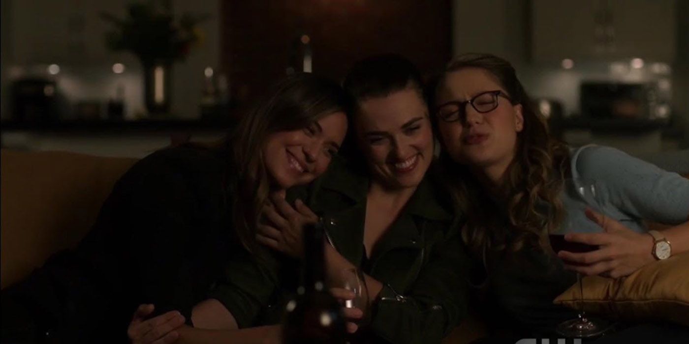 How The Arrowverse Is Celebrating Female Friendships