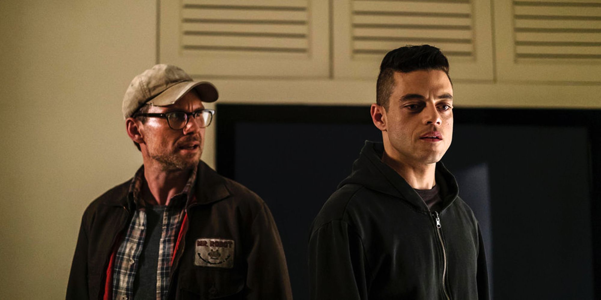 Mr. Robot looking disapprovingly at Elliot in a scene from Mr. Robot.