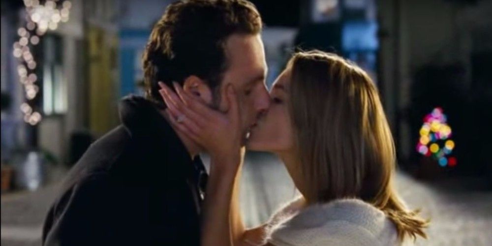 Juliet and Mark kissing in Love Actually