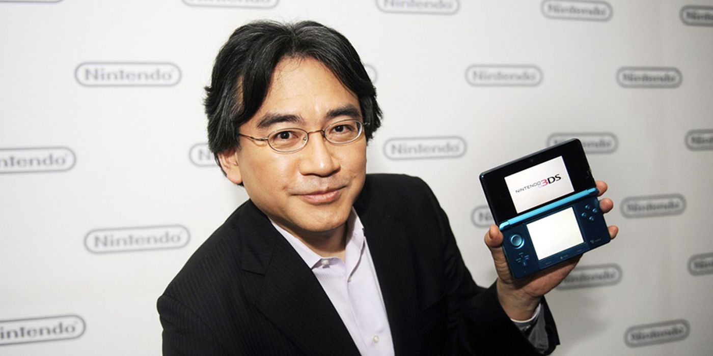 Satoru Iwata With Nintendo 3DS