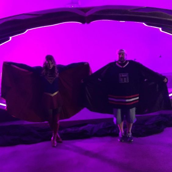 Supergirl Melissa Benoist Posing With Director Kevin Smith