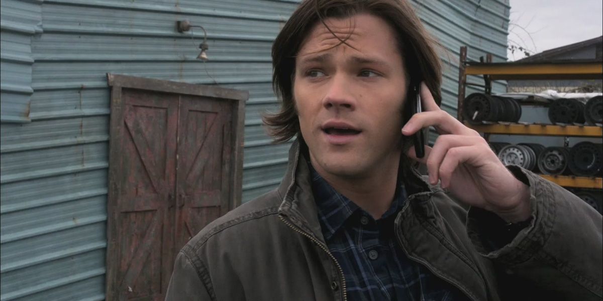 Sam Winchester talking on the phone in Supernatural 