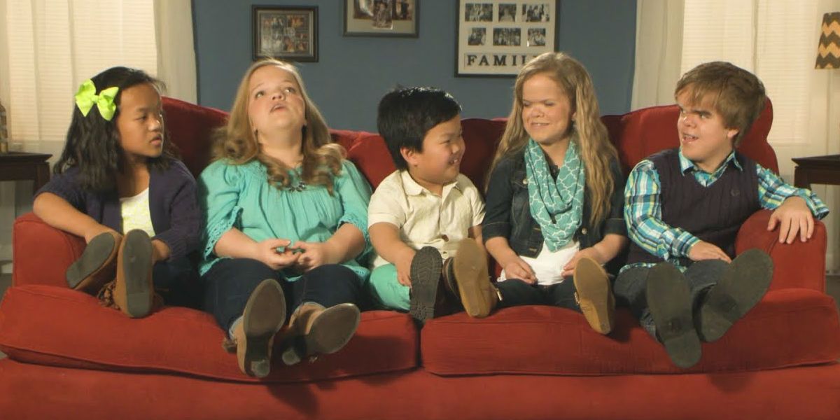 7 Little Johnstons - kids on couch