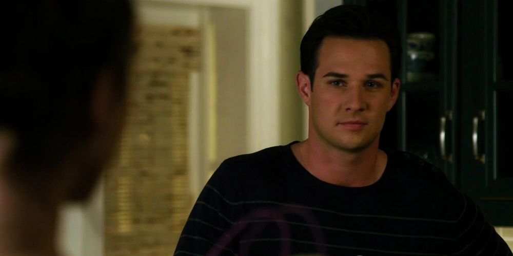 Ian Thomas (Ryan Merriman) standing in the Hastings' kitchen in &quot;Pretty Little Liars.&quot;