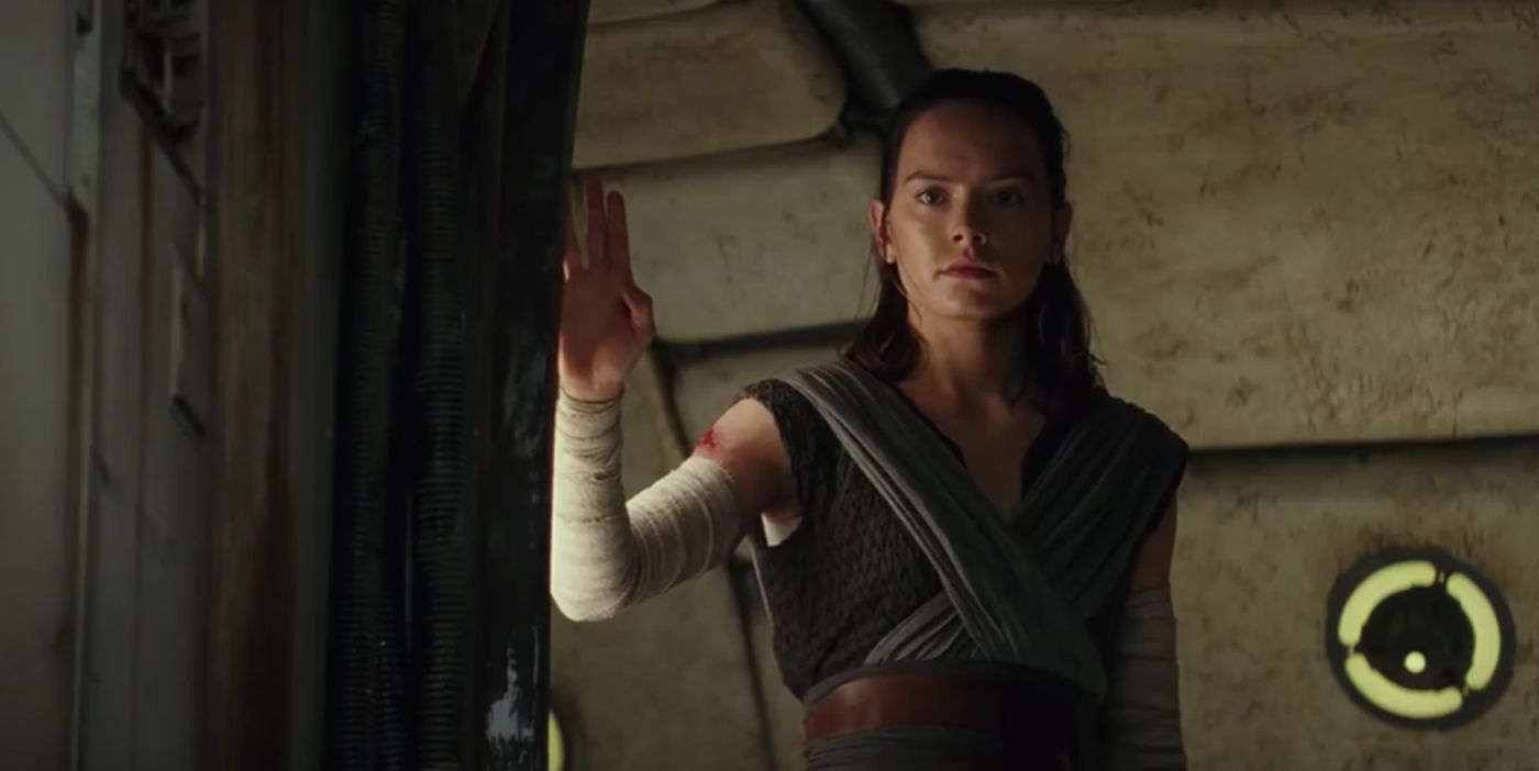 Rey and Kylo Ren have their final Force connection call to each other in The Last Jedi as Rey boards the Millennium Falcon with the surviving Resistance