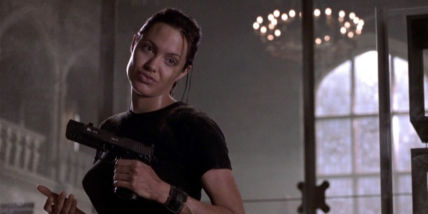 Lara Croft holds a gun in Croft Manor in Lara Croft Tomb Raider