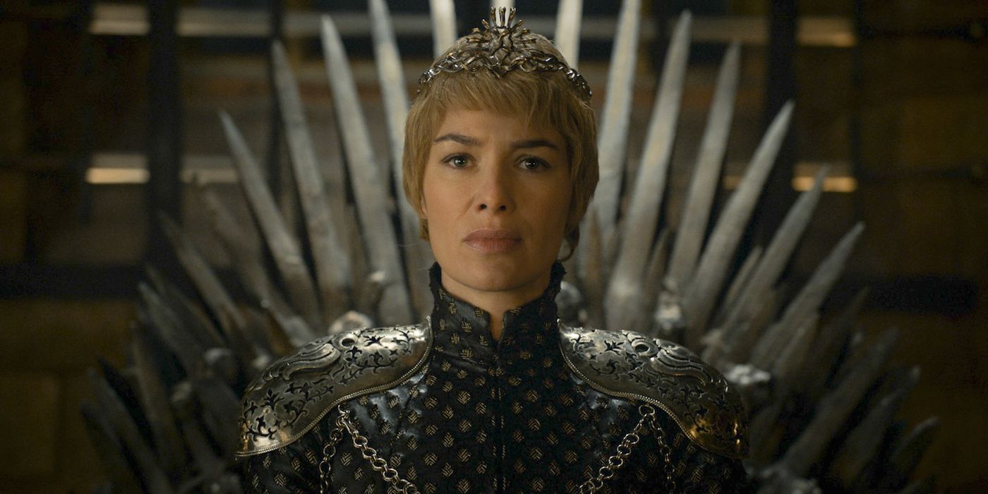 Cersei Lannister sendo coroada rainha em Game of Thrones.