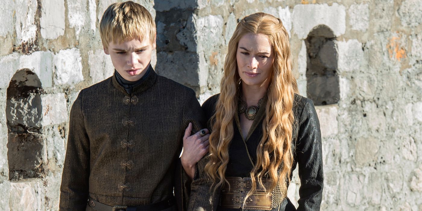 Tommen and Cersei walkign together in Game of Thrones.