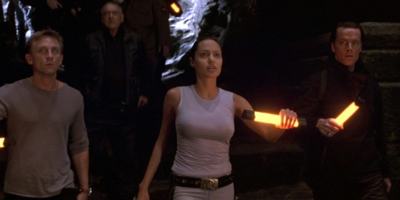 Daniel Craig, Angelina Jolie e Iain Glenn em Lara Croft Tomb Raider.
