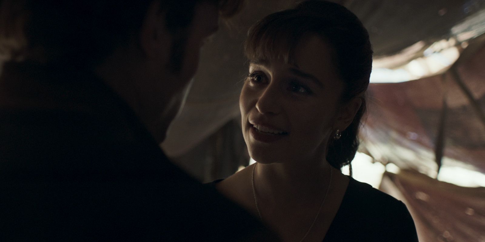 Solo A Star Wars Story Han And Qi'ra Kiss Han Solo's Relationships With Lando and Qi'Ra Explained