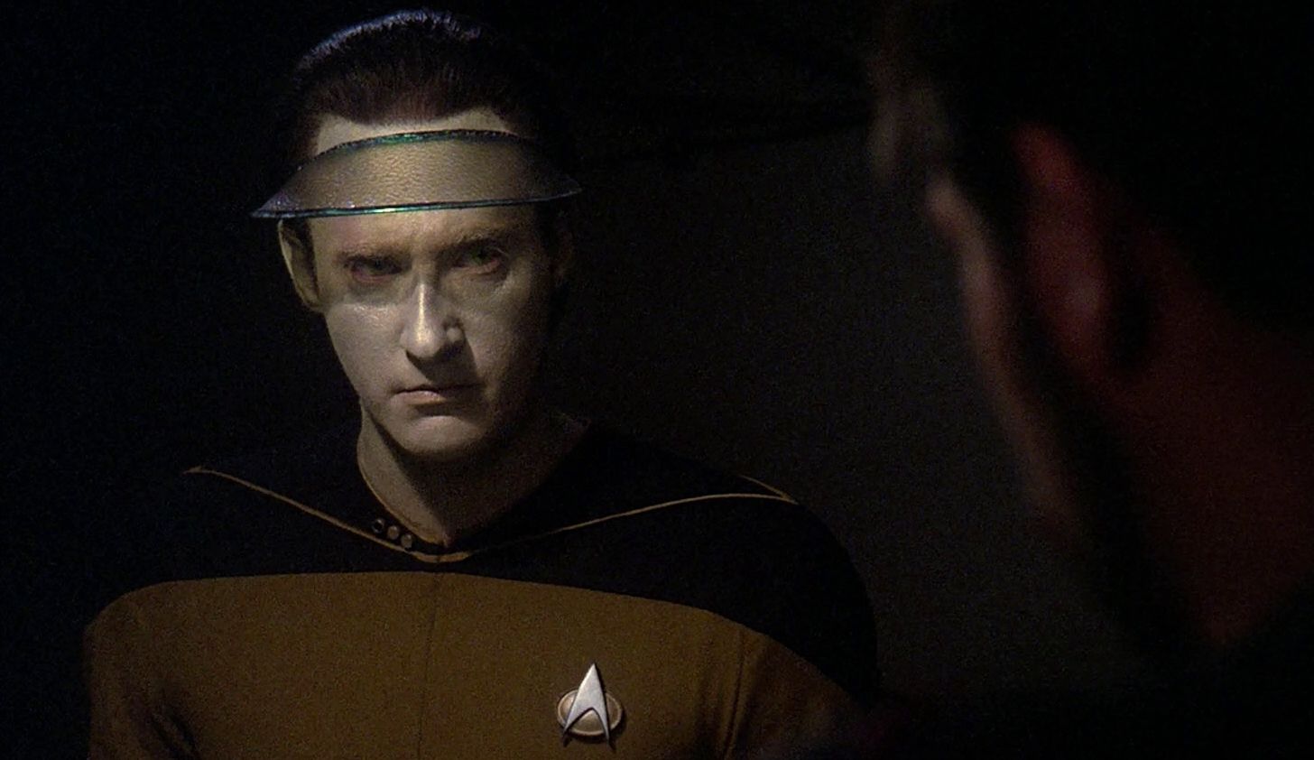Data and Riker playing poker on Star Trek The Next Generation