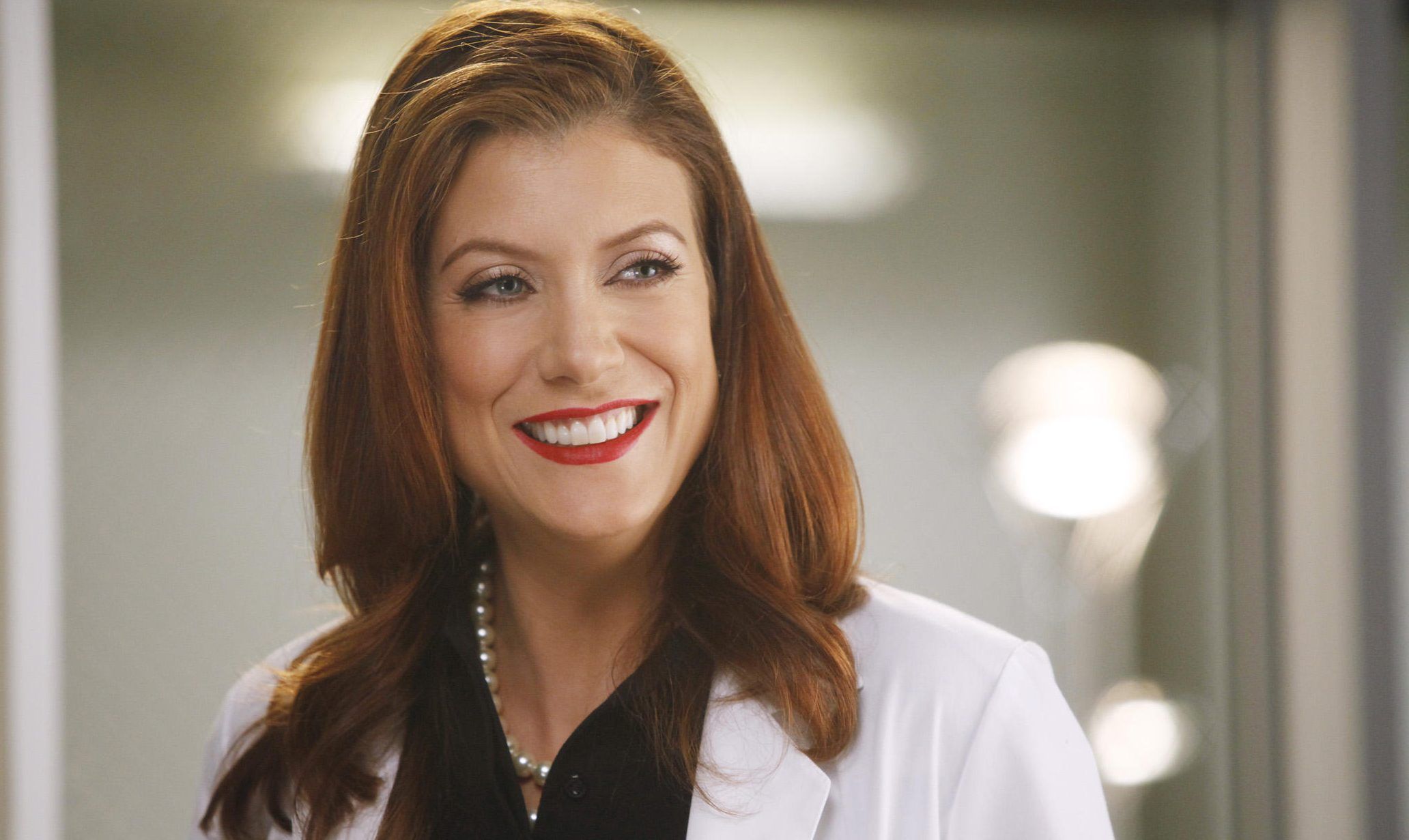 Addison Montgomery smiling in Grey's Anatomy