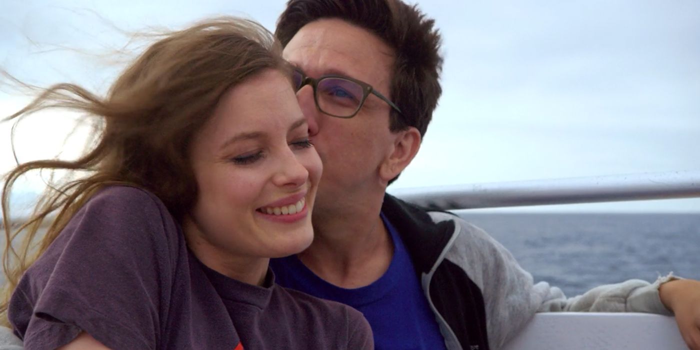 Paul Rust as Gus and Gillian Jacobs as Mickey in Love
