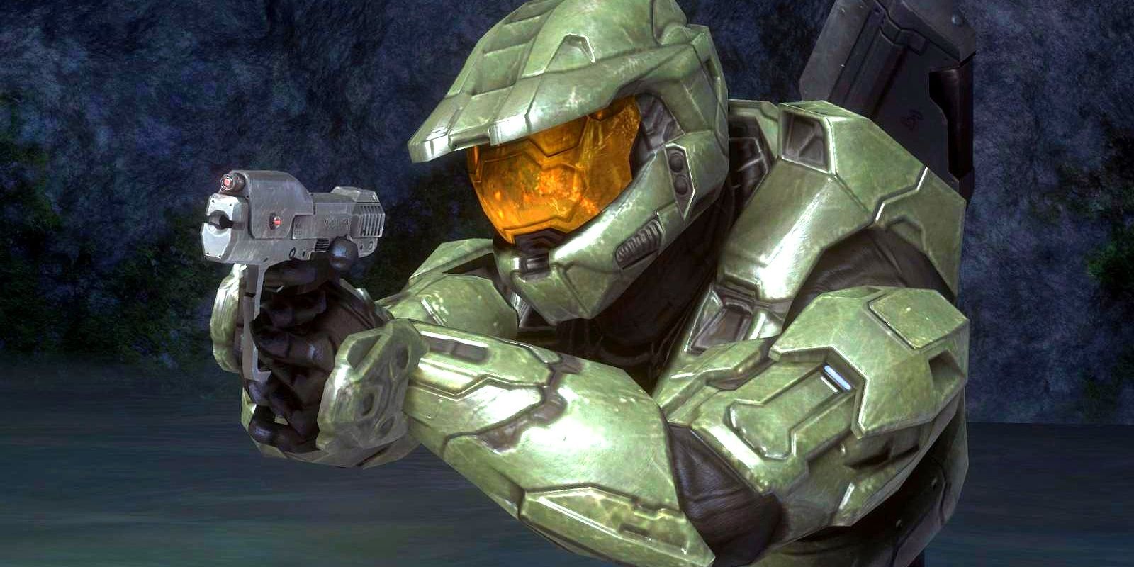 Master chief holds a pistol in Halo