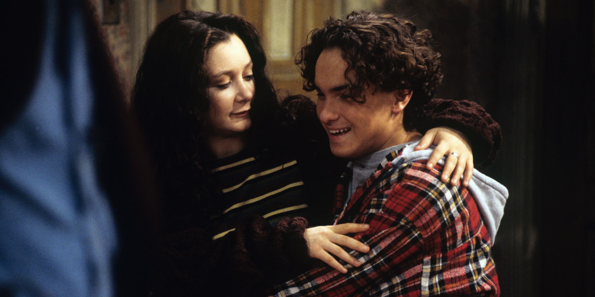 Sara Gilbert and Johnny Galecki in Roseanne