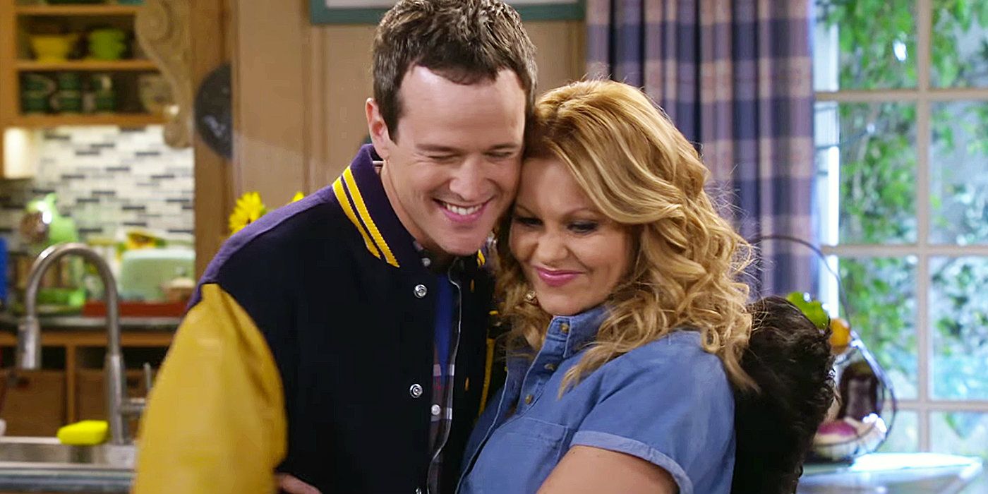 Scott Winger as Steve and Candace Cameron Bure as DJ in Fuller House