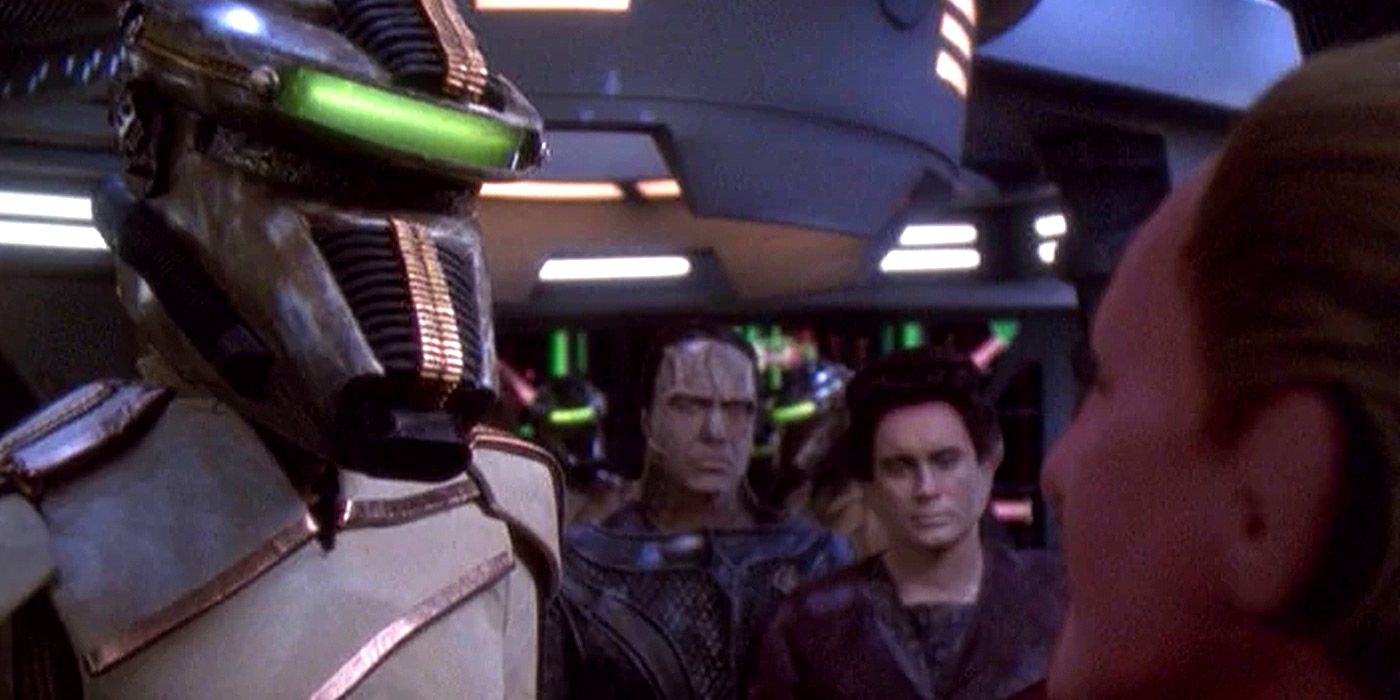 A masked Breen on Star Trek: Deep Space Nine