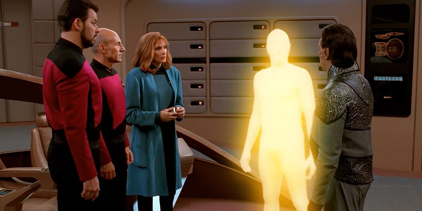 Riker, Picard, Crusher and two Zalkonians in Star Trek: The Next Generation