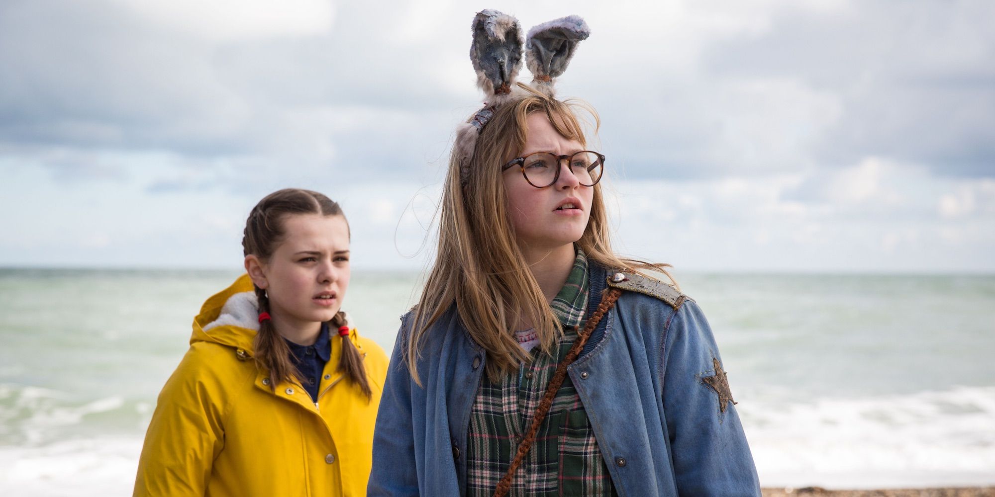 Sydney Wade and Madison Wolfe in I Kill Giants